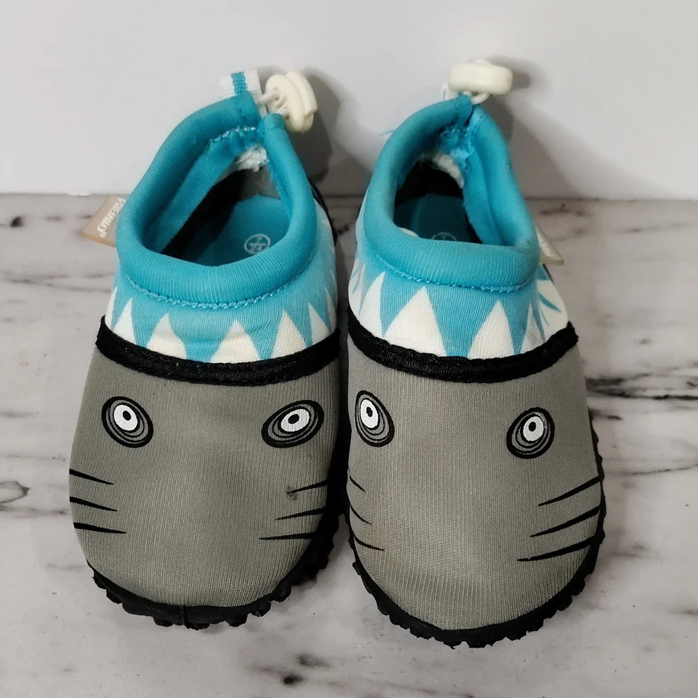 EUC Fresko kid's shark water shoes size 7